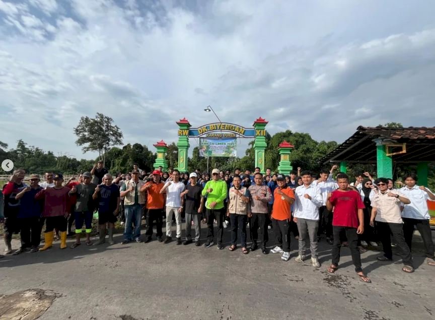 Aksi Nyata Peduli Lingkungan: Pemerintah Kecamatan Kebonarum, Pemdes Karangduren, dan KMK Undip Tanam Pohon Bersama