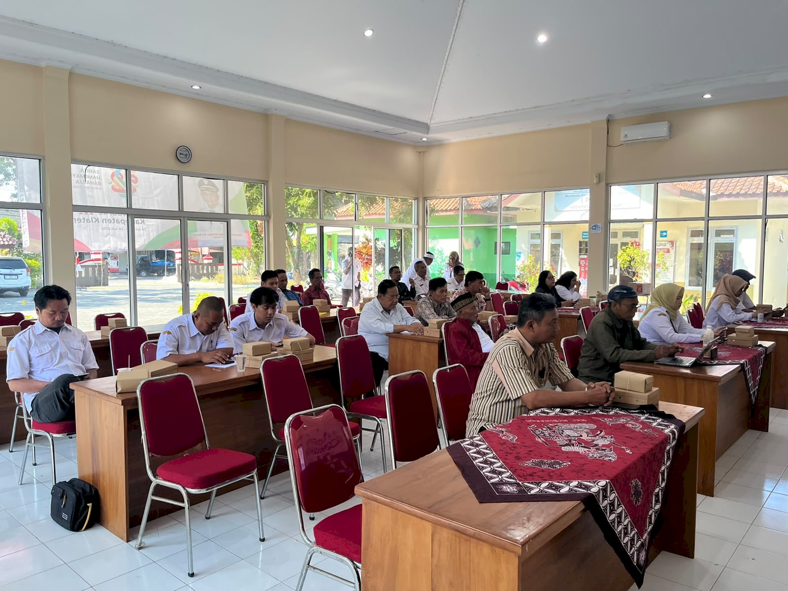 FORUM KONSULTASI PUBLIK KECAMATAN KEBONARUM WUJUDKAN PELAYANAN PUBLIK YANG BERKUALITAS DAN RESPONSIF