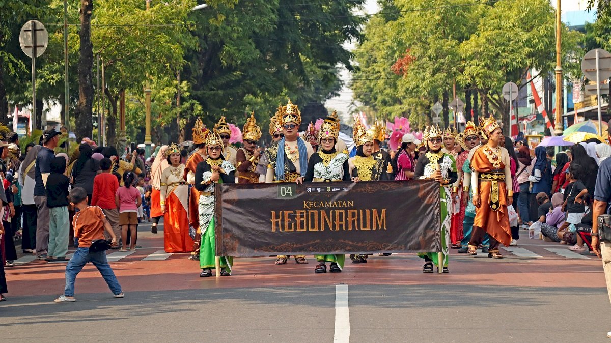 Pukau Penonton Karnaval Budaya Klaten 2026, Kontingen Kebonarum Usung Tarian "Setya Arum ing Patirtan"